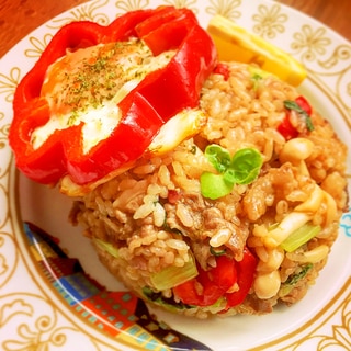 花咲く目玉焼き＆栄養たっぷり野菜と牛肉のナシゴレン